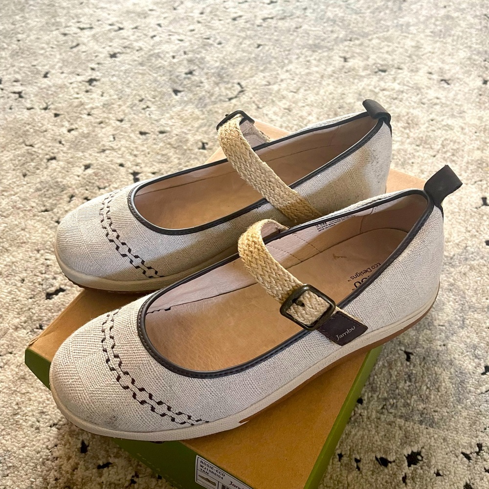 Linen looking beige Jambu shoes